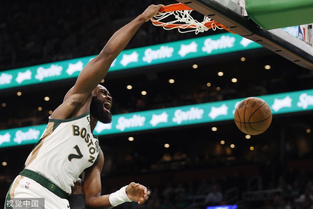 她不仅为自 她不仅为自